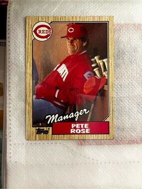 Topps Pete Rose Reds Jacket Baseball Card - Red, Wood-Tone